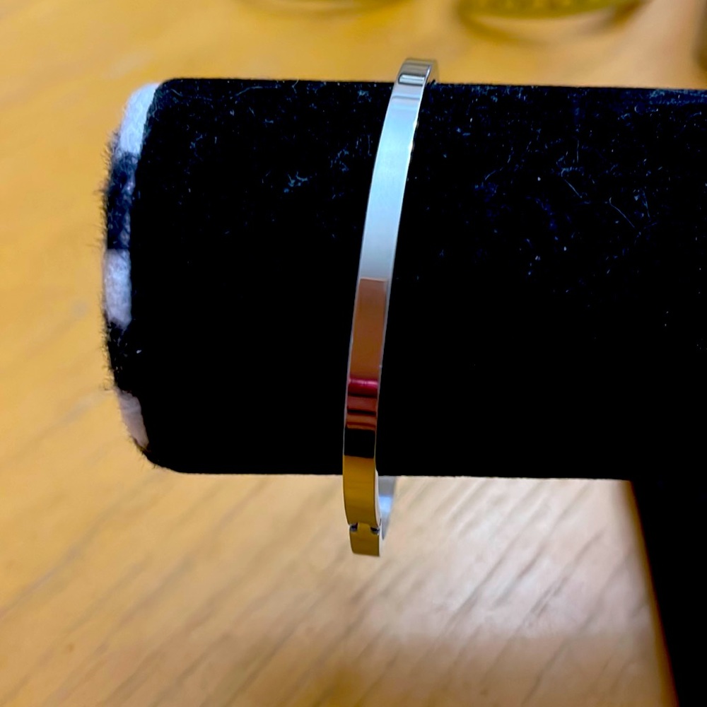 Stainless steel thin bangle bracelet
